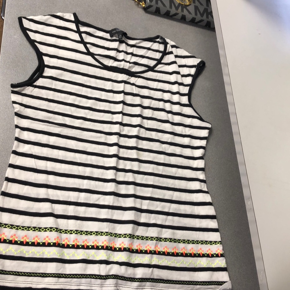 The limited sleeveless T-Shirt